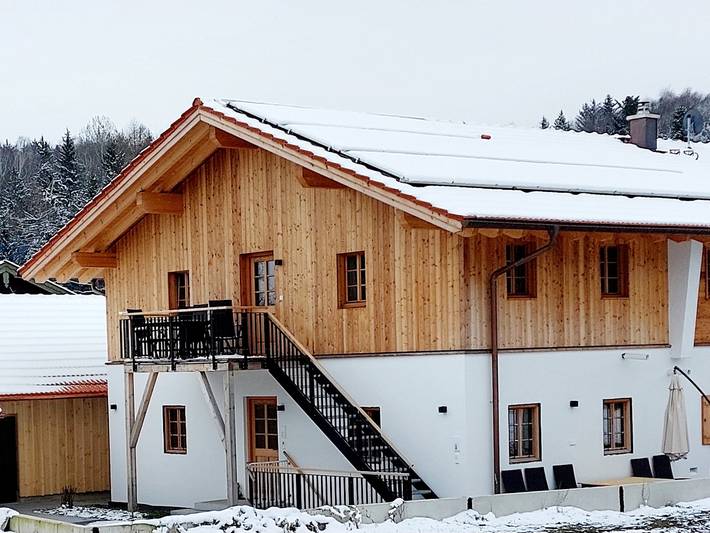 Ganze Ferienwohnung, Ferienwohnungen Koller - Ferienwohnung Froschkönig Eg mit Terrasse und 2 Schlafzimmer in Bad Aibling, Landkreis Rosenheim