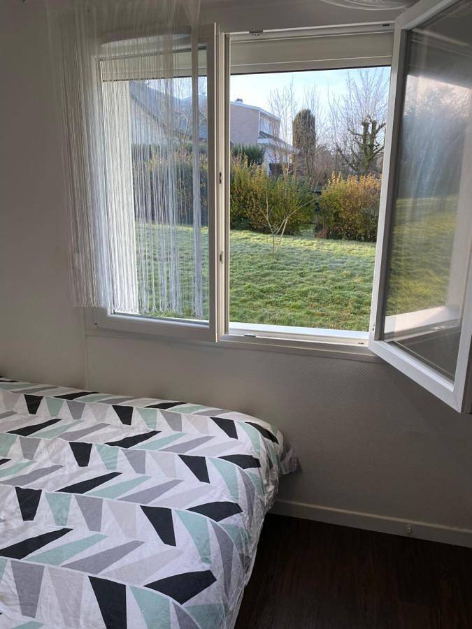 Appartement de vacances entier, Superbe Chambre Parentaledouche Privée et Wc Privés, Wifi, Cuisine Intégrée in Vandœuvre-lès-Nancy, Région de Nancy