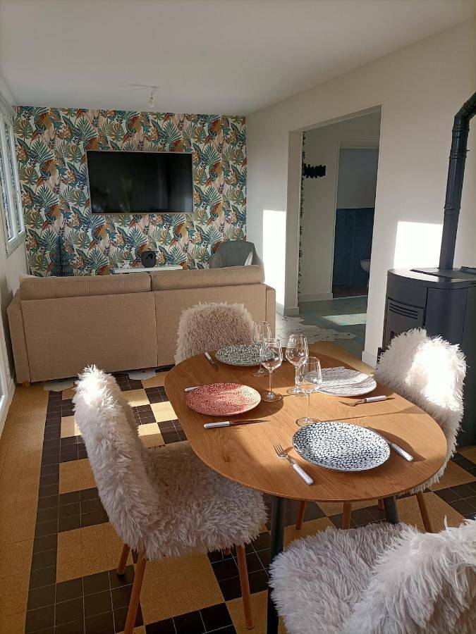 Location de vacances pour 8 personnes, avec jardin à Pusy-et-Épenoux