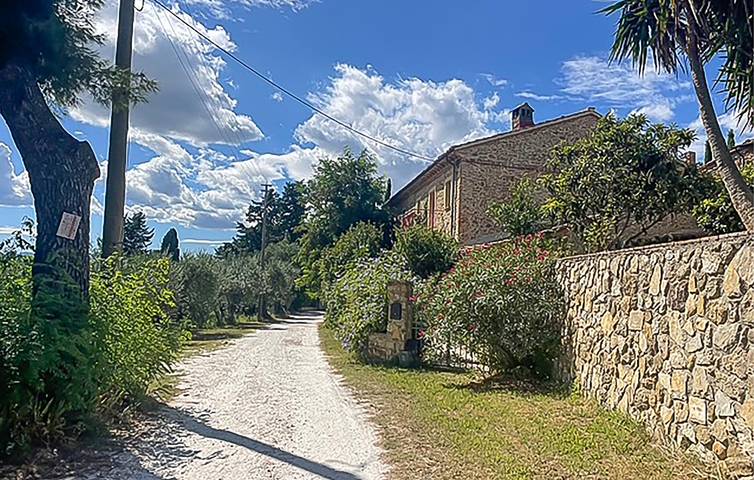 Accogliente appartamento con una camera da letto, piscina, terrazza e connessione Wi-Fi in Casciana Terme Lari, Colline Pisane