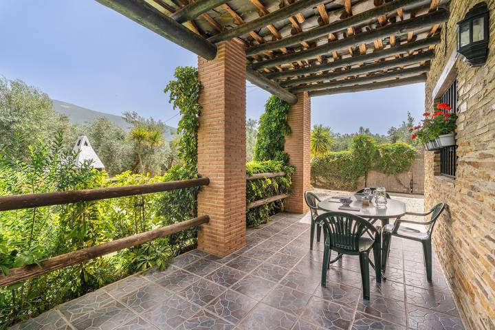 Ferienhaus 'Benizarte' mit Bergblick, Wi-Fi und Klimaanlage in Órgiva, Cordillera Penibética