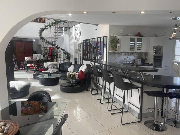 Location de vacances pour 6 personnes, avec jardin ainsi que piscine et terrasse à Lapeyrouse-Fossat - 4