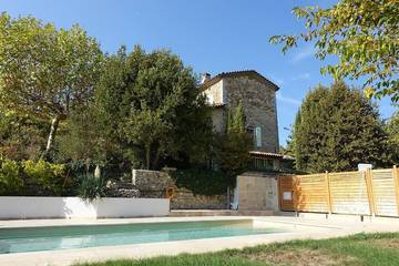 Gîte pour 8 personnes, avec jardin et terrasse à Tornac