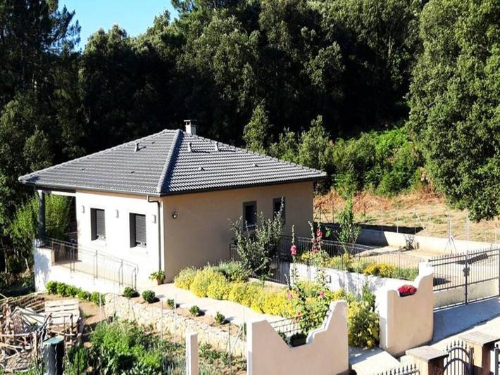 Gîte pour 4 personnes, avec terrasse à Levie