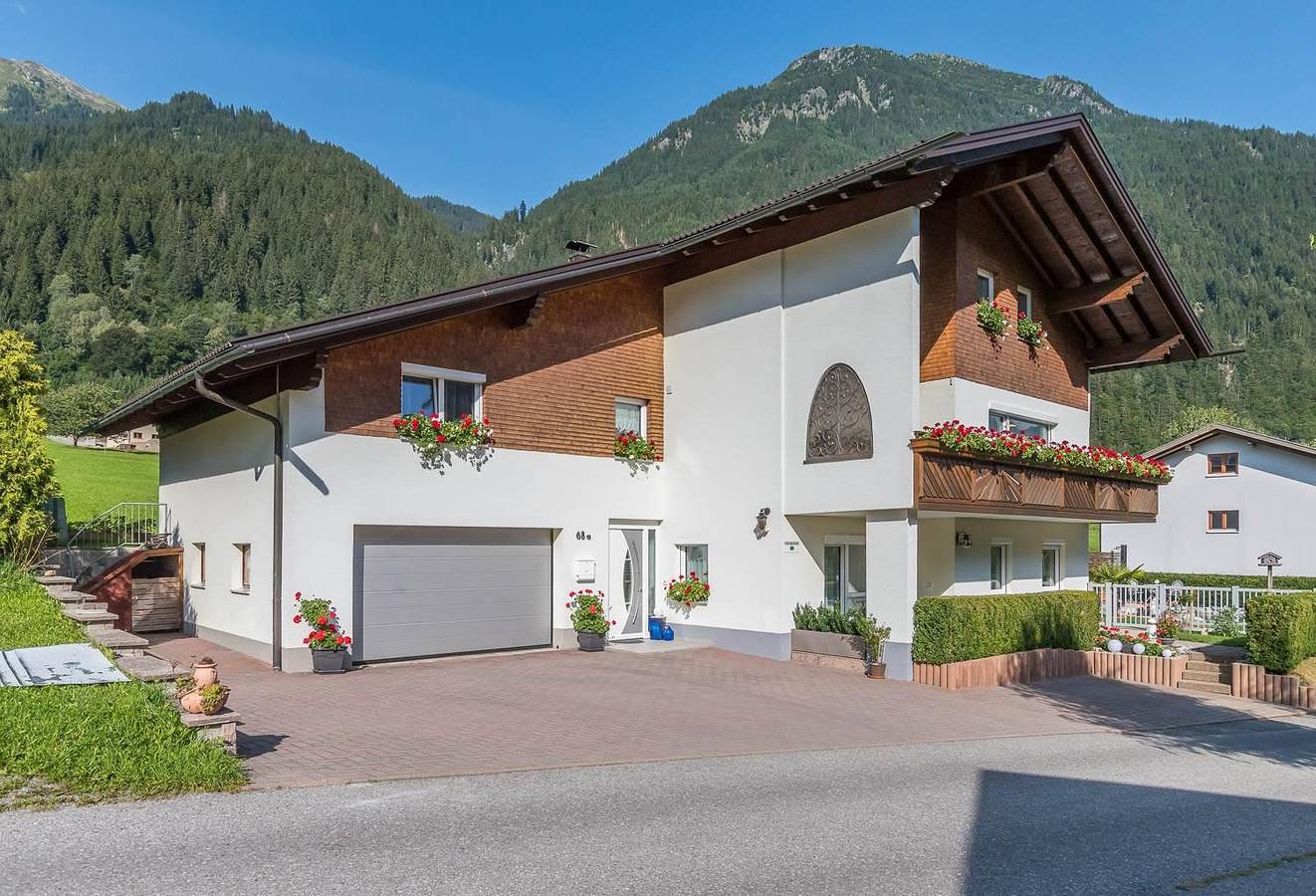 Ganze Ferienwohnung, Apartment/2 Schlafräume/2 Dusche, Wc in Sankt Gallenkirch, Verwall