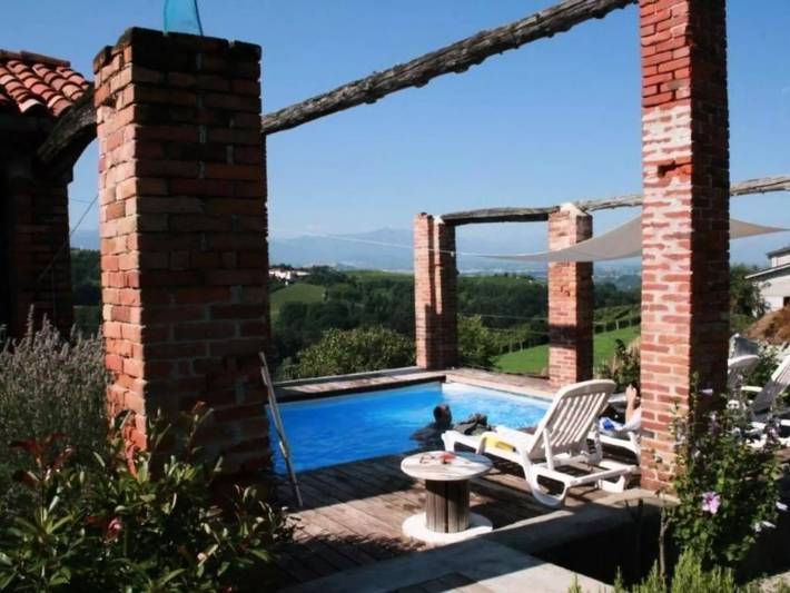 Villa per 4 persone, con Balcone e Terrazza nonché Giardino e Piscina a Dogliani