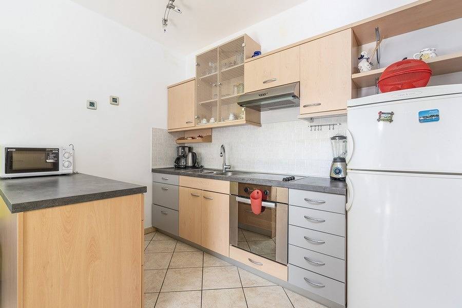 Ganze Wohnung, Schöne Wohnung mit Balkon und Gartenblick in Karigador, Umag und Umgebung