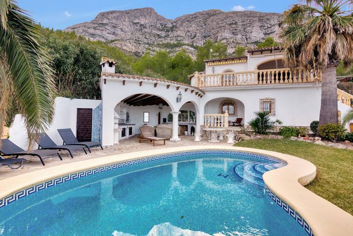 Ferienhaus für 8 Personen, mit Balkon und Whirlpool sowie Garten an der Costa Blanca
