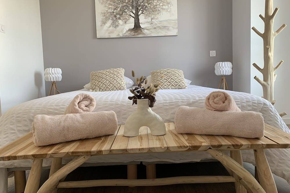 New Villa Of 250 M², Sea View, Heated Swimming Pool (29°). Beach 300M. in Portsall, Ploudalmézeau