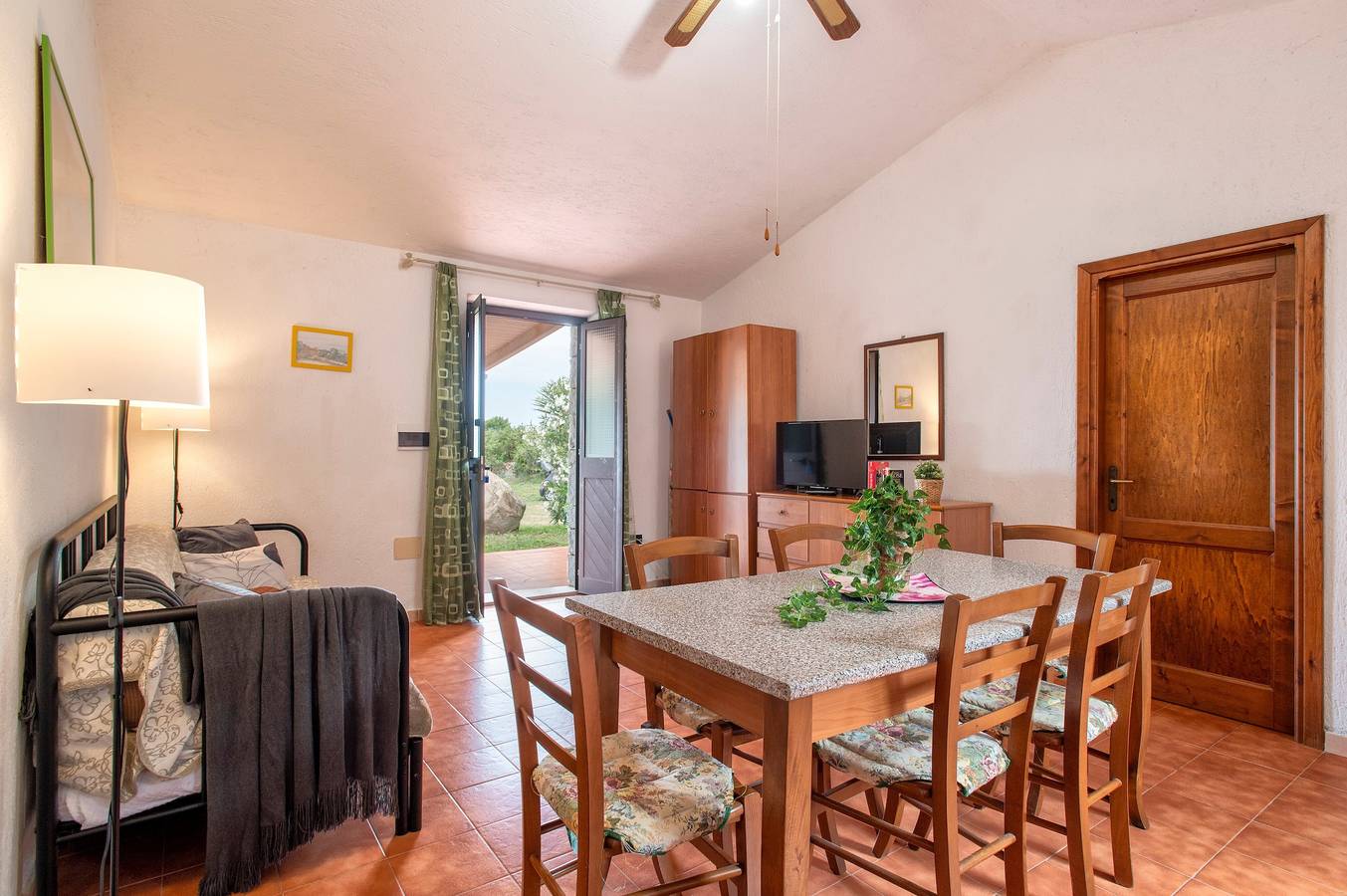 Casa vacanze "La casa vista isola" con vista mare, terrazza e giardino in Pischinazza, Trinità d'Agultu e Vignola