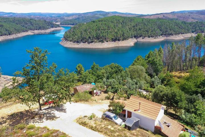 Location de vacances pour 4 personnes, avec vue ainsi que jardin et vue sur le lac à Pedrógão Grande - 2