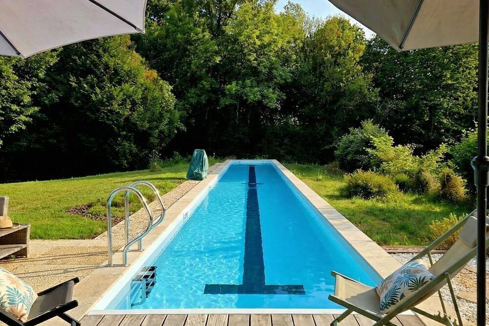 Villa nature avec couloir de nage de 25m entre forêts et Pyrénées in Espoey, Béarn