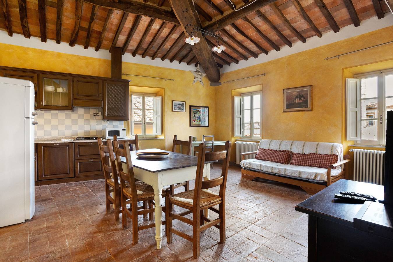 Entire apartment, Apartment 'Appartamento Vescovo' with Shared Pool and Shared Garden in Massarosa, Italian Riviera