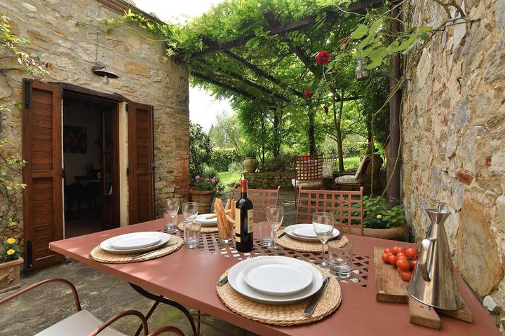 Gîte pour 4 personnes, avec terrasse et piscine, animaux acceptés dans San Sano