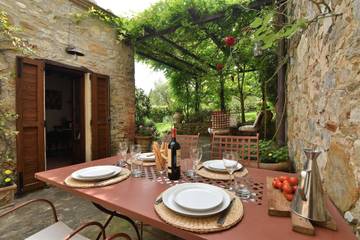 Gîte pour 4 personnes, avec terrasse et piscine, animaux acceptés dans San Sano