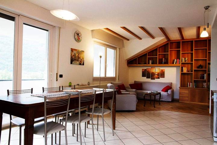 Gîte pour 8 personnes, avec terrasse et vue, animaux acceptés à Teglio - 2