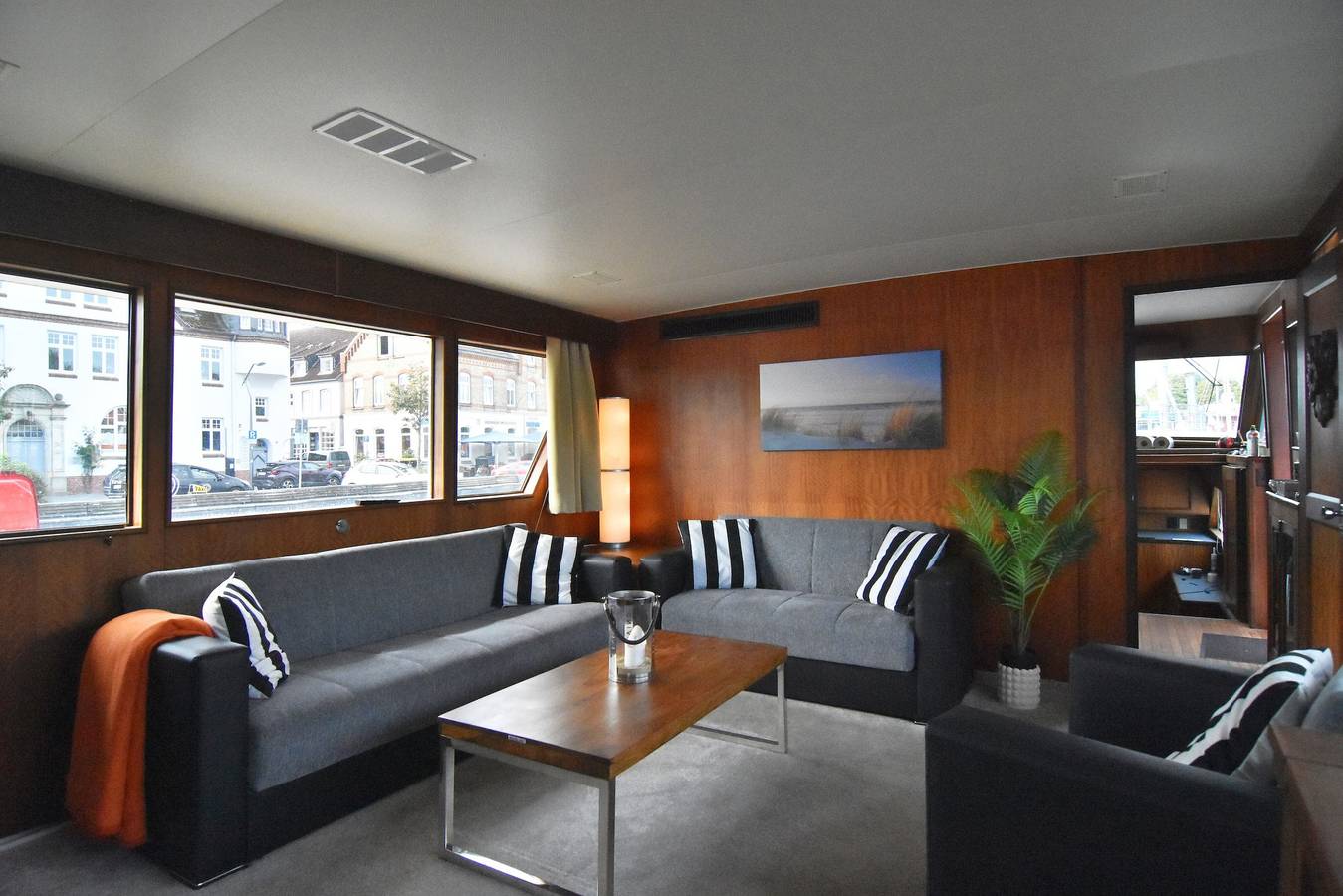 Cabine propriétaire sur yacht à moteur de 22 m, vue mer, terrasse commune et Wi-Fi in Mürwik, Flensbourg