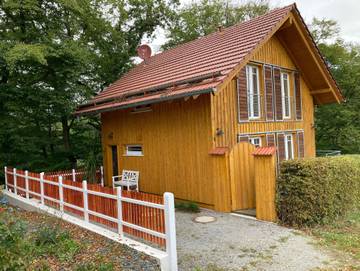 Ferienhaus für 4 Personen, mit Seeblick und Balkon sowie Garten am Edersee