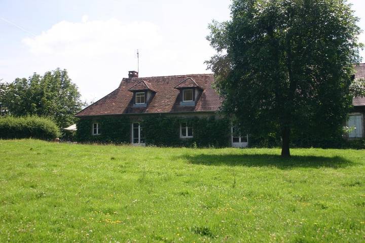 Gîte pour 6 personnes, avec jardin, animaux acceptés à Gueugnon
