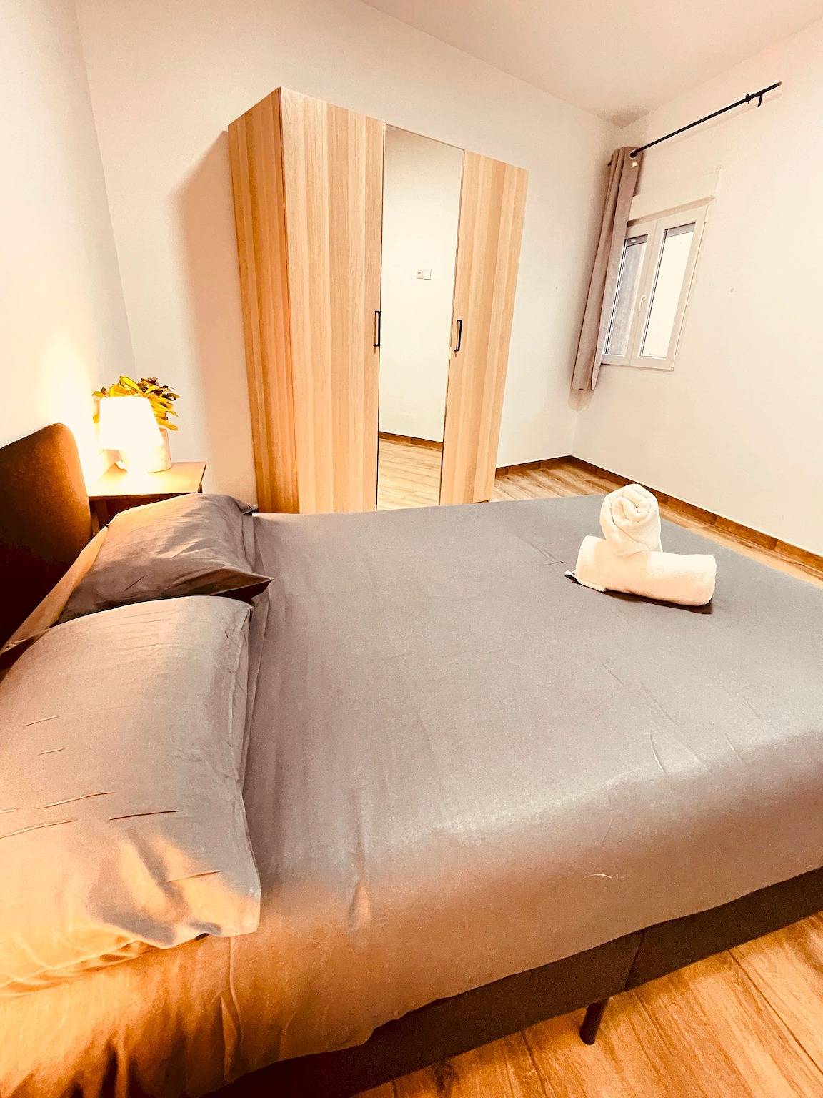 Ganze Wohnung, Tarradellas_1, Para 14 Personas, muy cerca Estació de Sants, llegada tren aeropuerto, muy bien comunicado y rodeado de comercios y restaurants in Barcelona Zentrum, Barcelona