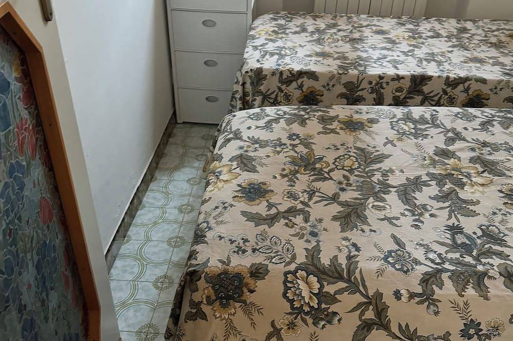 Villa Pino 150 meters from the sea and 5 min from Palermo airport area in Carini, Provincia de Palermo