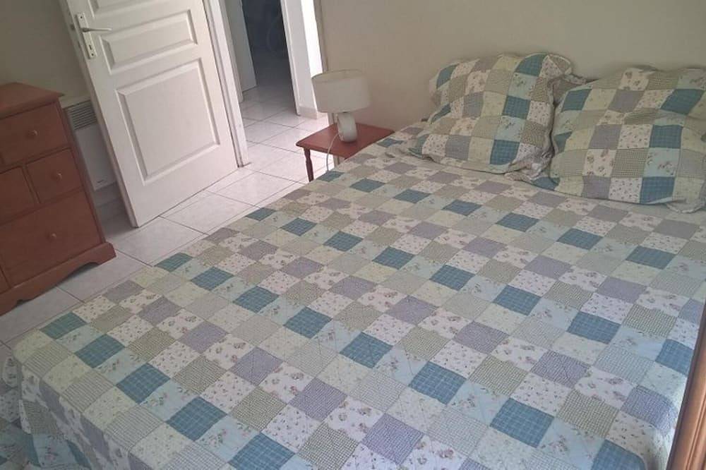 Casa su terreno rialzato formato da 3 grandi restanques fiancheggiate da alberi calmi. in Calcatoggio, Ajaccio e dintorni