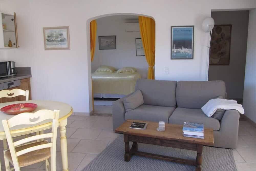 Entre mer et lacs, Masset de charme pour 2 personnes, piscine 15,50m x 6.50m in Flayosc, Région de Draguignan