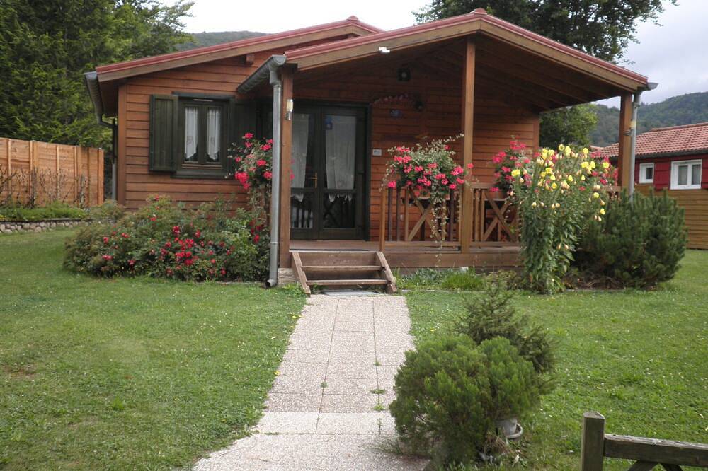 Chalet Aloya **** dans un camping avec piscine, Hammam, Sauna, etc. in Ranspach, Parc naturel régional des Ballons des Vosges