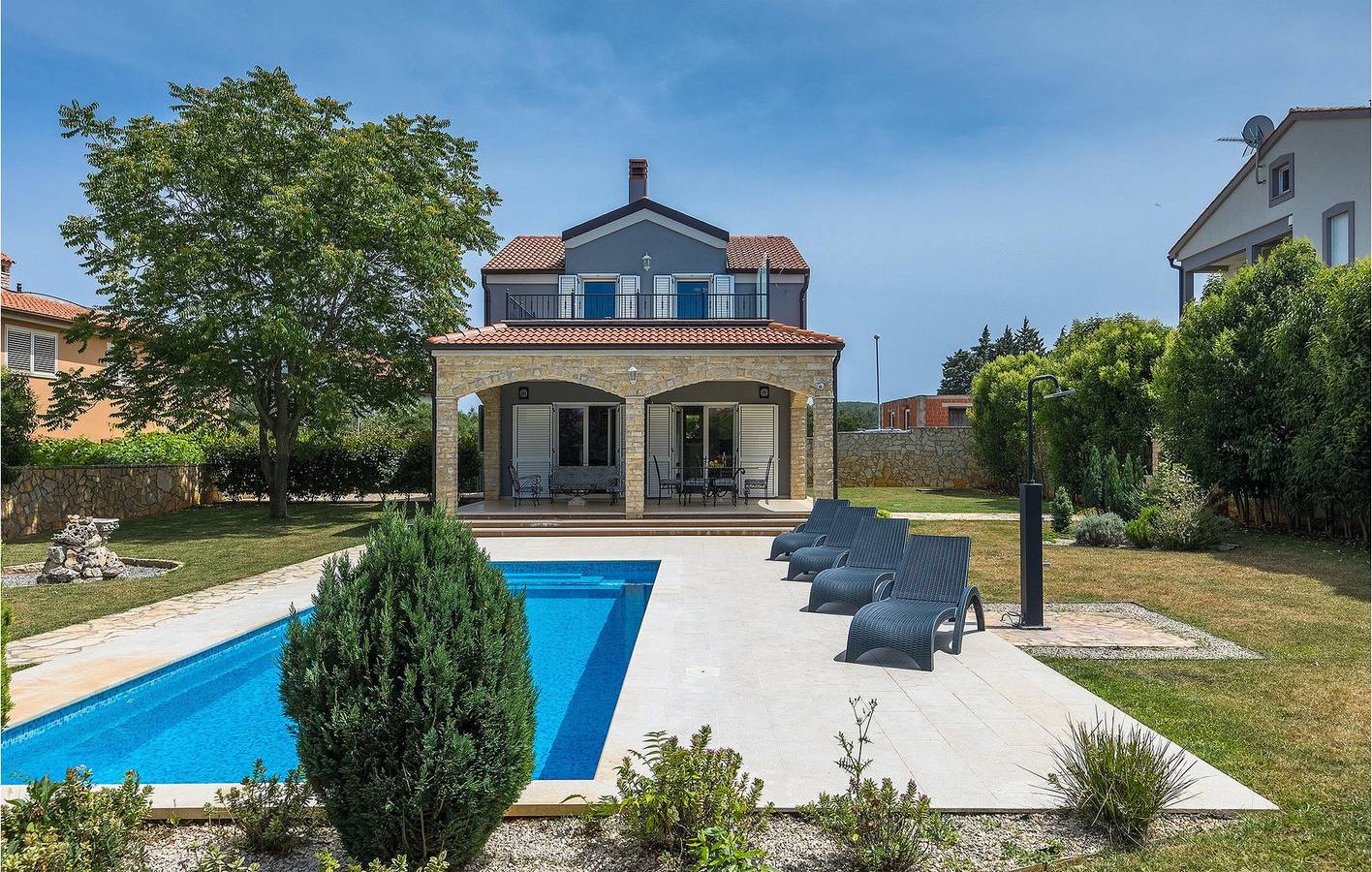 Reizende 2-Zimmer-Wohnung mit Pool, WLAN und Zugang zum Strand in Pomer, Südküste Istrien