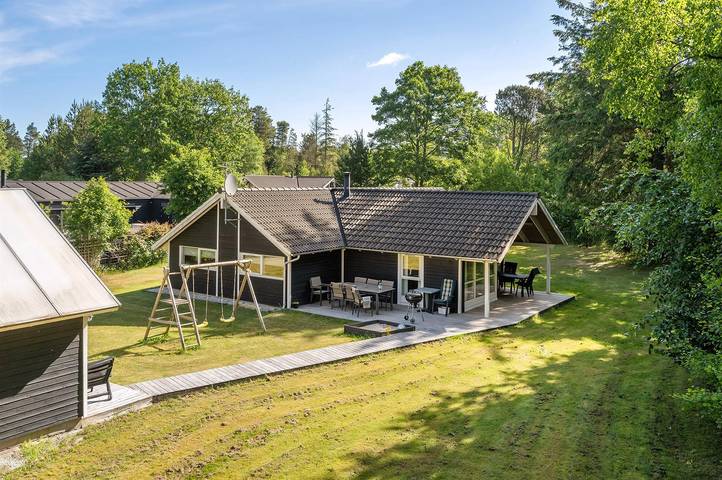 Ferieudlejning for 8 personer, med Jacuzzi og Terrasse såvel som Have og Sauna i Aalborg Kommune