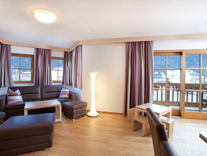 Hütte für 14 Personen, mit Balkon und Terrasse sowie Pool und Sauna in Wald im Pinzgau