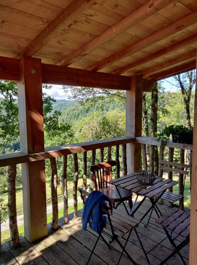 Les Cabanes de la Guinguette - Cabane Châtaignier in Singles (Puy-de-Dôme), Région de Besse-et-Saint-Anastaise