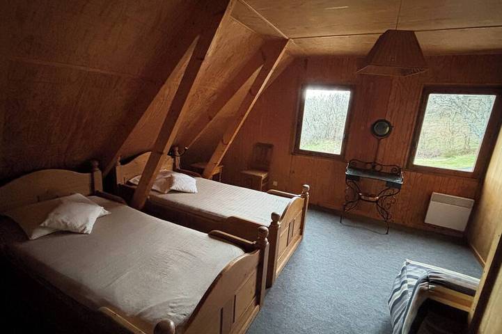 Gîte pour 8 personnes, avec terrasse et jardin à La Tour-d'Auvergne - 4