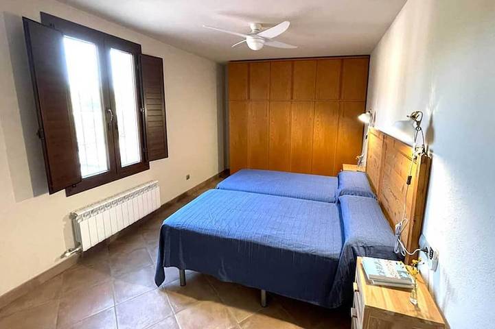 Location de vacances pour 8 personnes, avec jardin et piscine à Vall-llobrega - 2