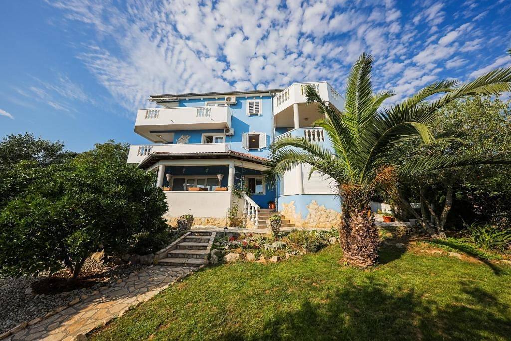 Ganze Wohnung, 1-Zimmer-Ferienwohnung mit Terrasse und Meerblick Kozino, Zadar A-25190-c in Strand Kožino, Zadar (Kommun)