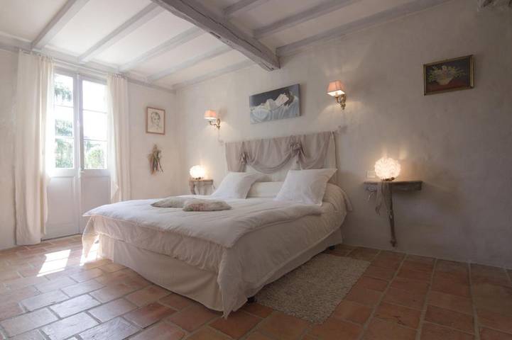 Chambre d’hôte pour 2 personnes, avec Jacuzzi et Terrasse ainsi que Jardin et Vue
