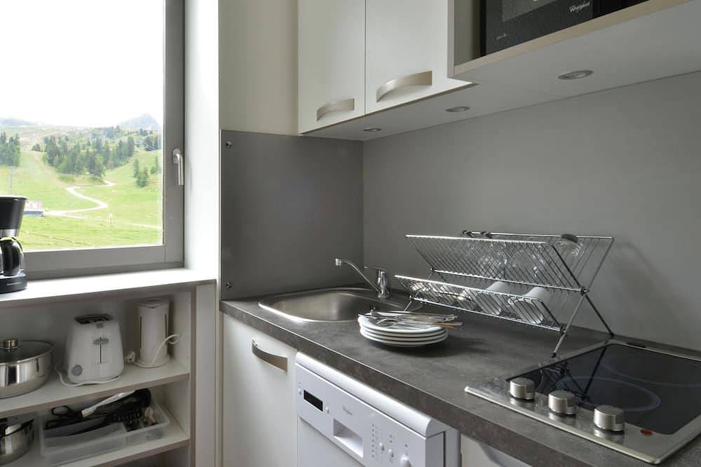 Entire apartment, Renovated studio, 4 people, direct access to slopes, pets allowed in La Plagne, La Plagne-Tarentaise