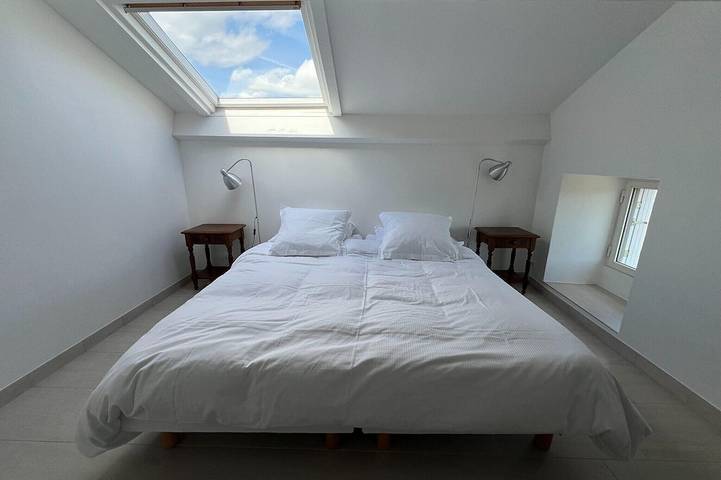 Location de vacances pour 8 personnes, avec terrasse et piscine à Banne - 2