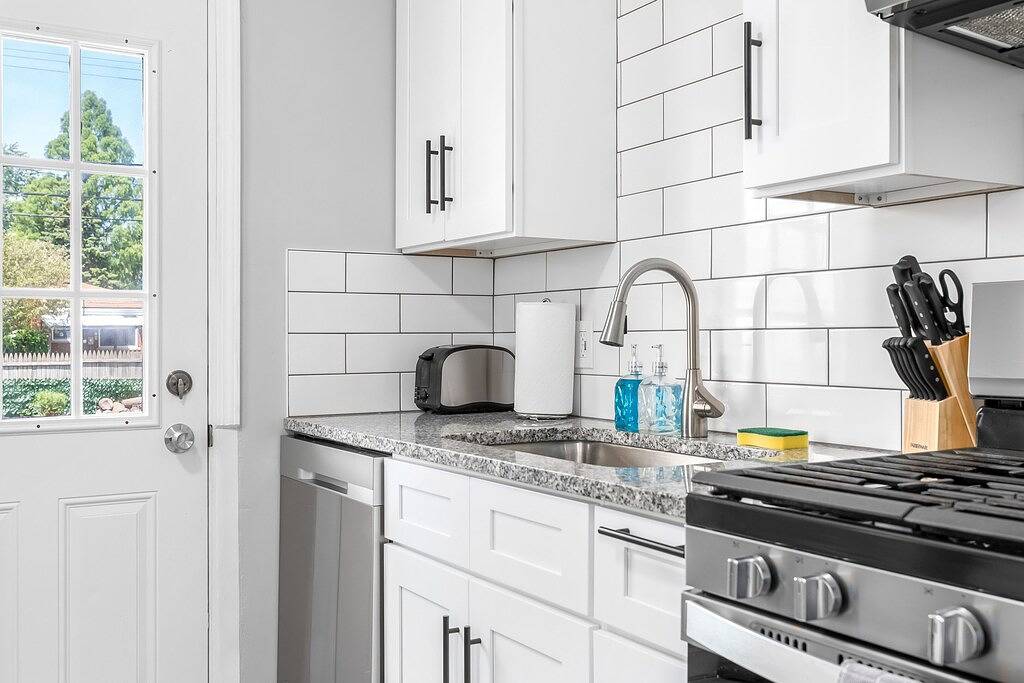 4 Bedroom Bungalow in the \"Heart of Metro Detroit\" in Macomb County