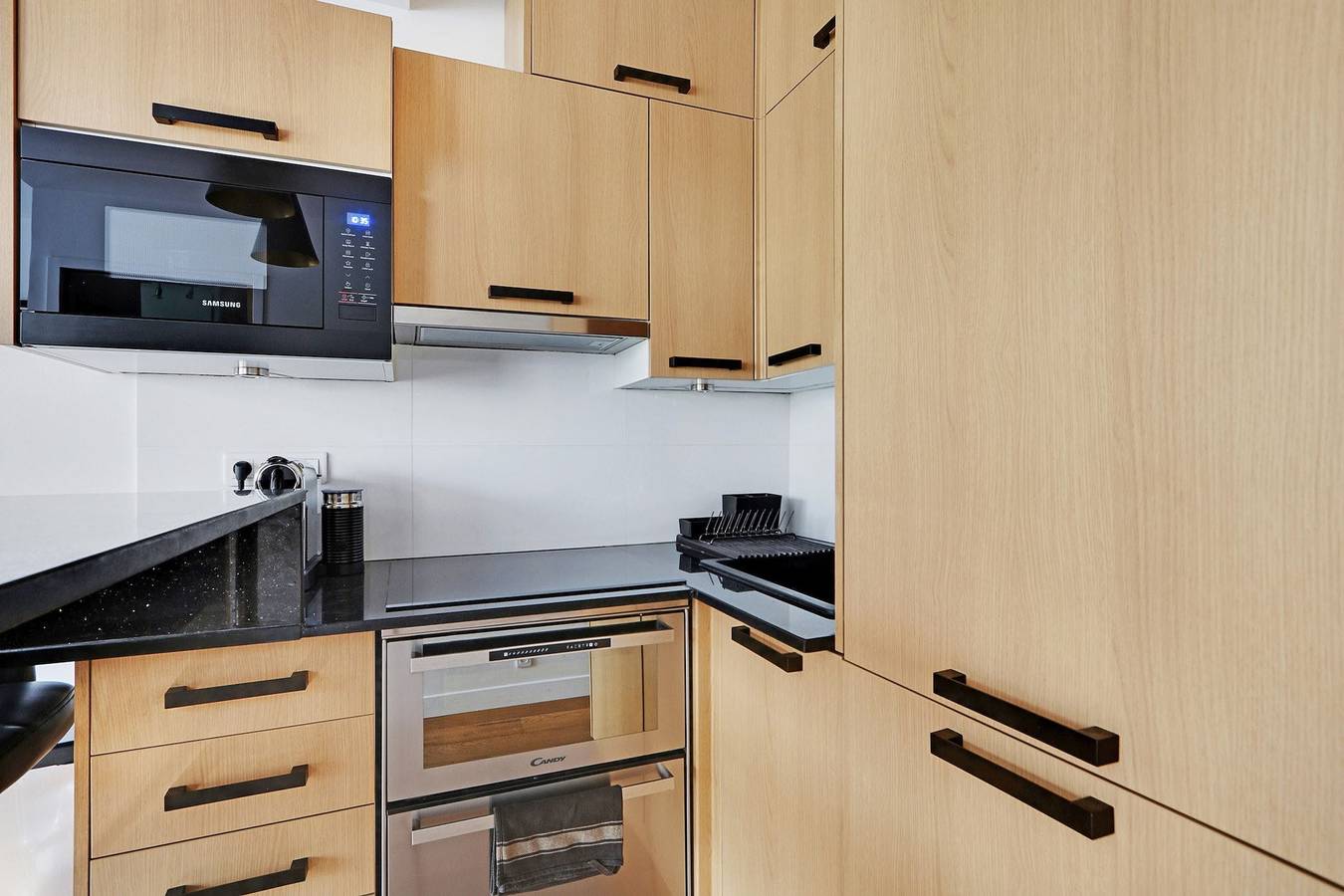 Entire apartment, Modern Brunel Classic 1 Bed Apt with Balcony in Paris in Paris, Ile de France