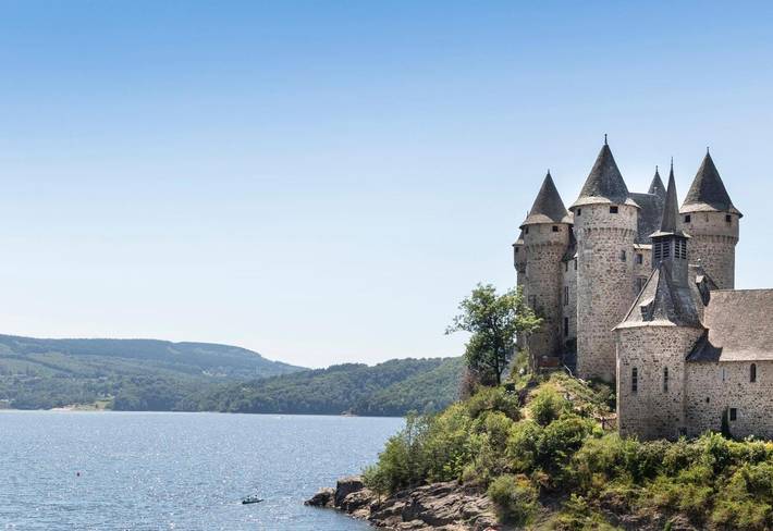 Location de vacances pour 5 personnes, avec terrasse et piscine, animaux acceptés à Lanobre - 3