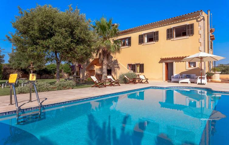 Retiro junto al mar con piscina, terraza y cocina | Vista de Cala Mitjana in Cala Mitjana, Felanitx