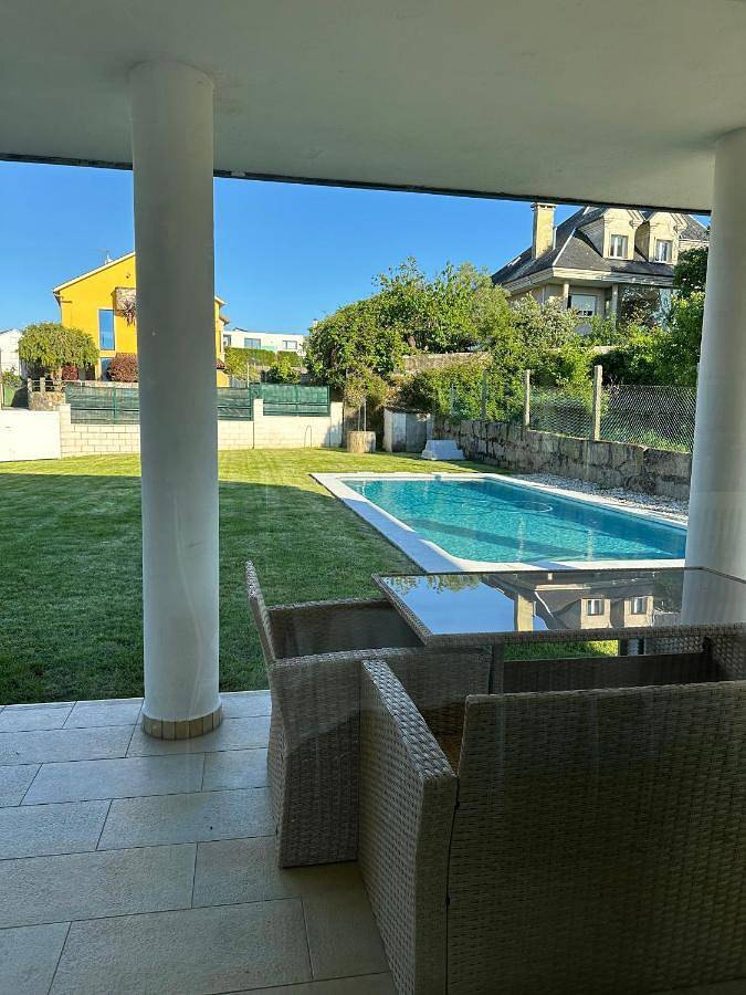 Chalet para 16 personas, con jardín y vistas además de piscina y terraza, Se admiten mascotas en Rias Baixas - 3