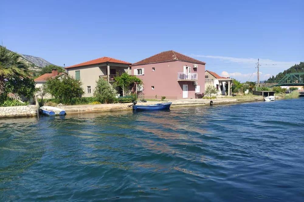 Ganze Wohnung, Two Bedroom Apartment with Balcony and River View in Rogotin, Dubrovnik-Neretva