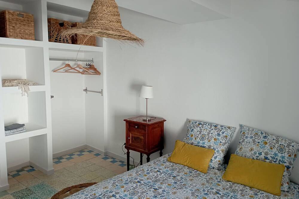 Entire apartment, Duplex La Terrasse Jasmin, 3 Chambres, au Coeur du Centre Historique de Mèze ! in Mèze, Côte d'Améthyste