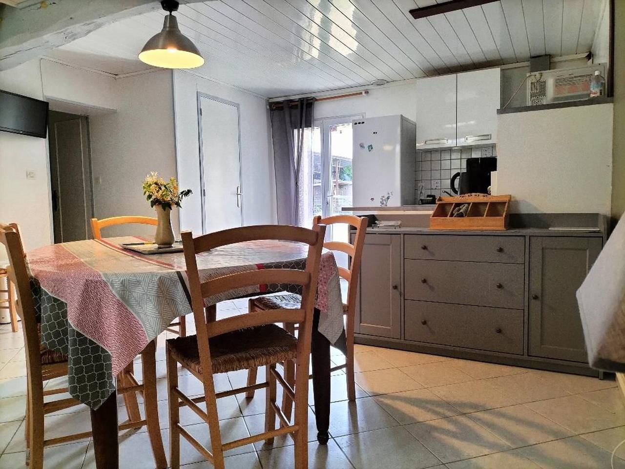 Gîte familial à la ferme avec jardin clos, proche Forêt d'Orléans et étangs, lits faits, jeux enfants in Vieilles-Maisons-sur-Joudry, Région de Montargis