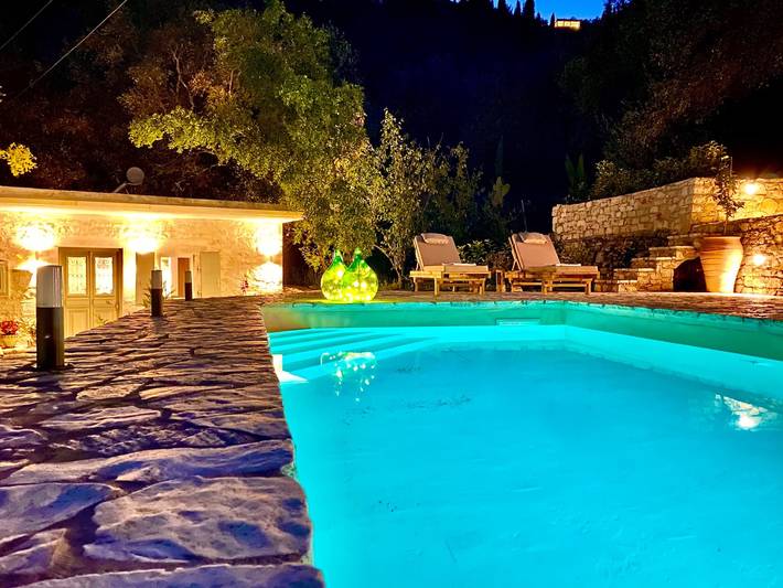 Villa with pool for 4 people, with garden in Corfu
