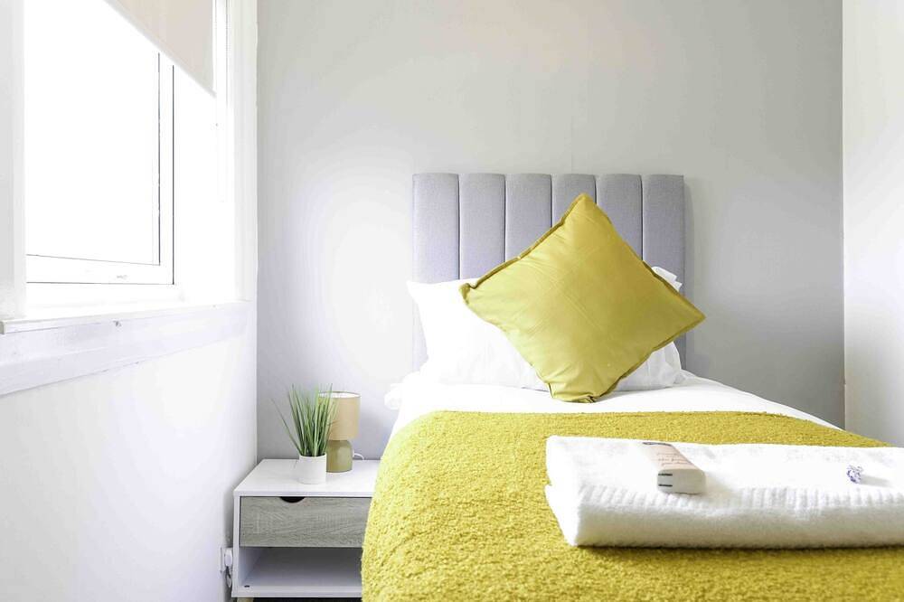 Caledonia Luxe Stays Short Lets Agency Livingston in Livingston, West Lothian
