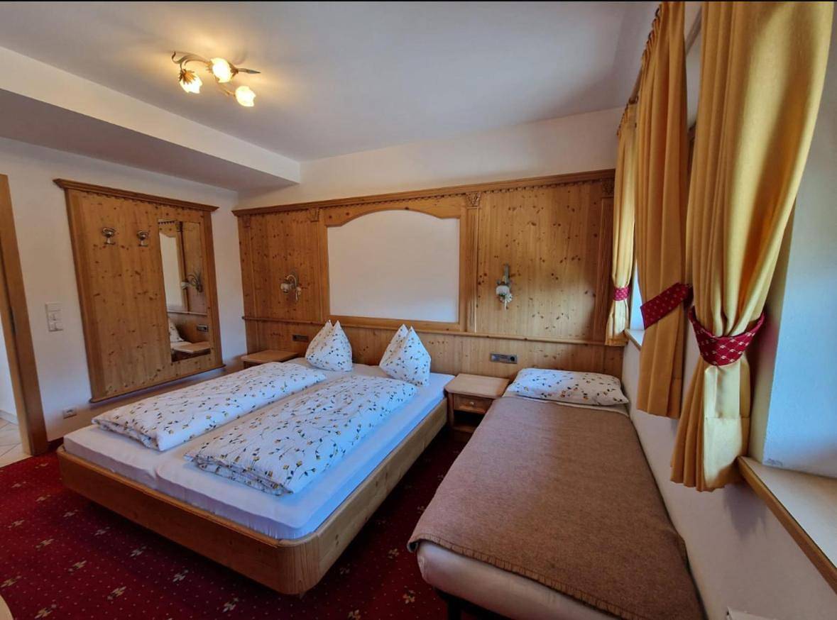 Ganze Wohnung, Apartment with Balcony in Thuins, Sterzing
