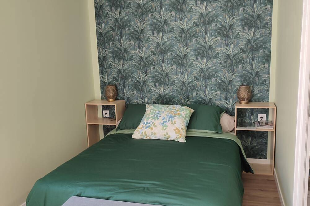 Appartement entier, Studio dans propriété privée neuf avec terrasse bien situé in Oyonnax, Nantua